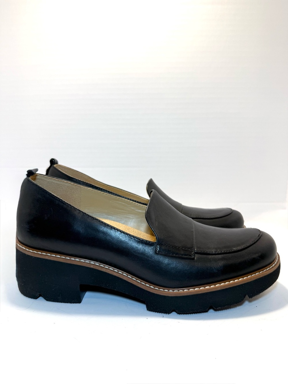 Naturalizer Black Leather Upper Penny Loafers with Tan Welt Size 9M